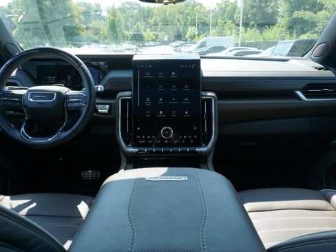 Used 2026 GMC Yukon XL Denali Ultimate AWD/4WD image 30