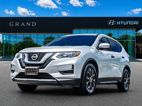 Used 2017 Nissan Rogue S FWD image 2