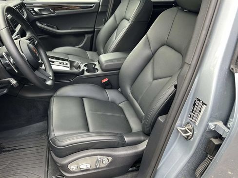 Certified 2026 Porsche Macan AWD/4WD image 12