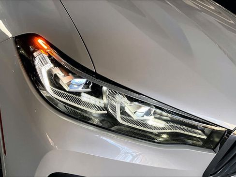 Used 2022 BMW X7 xDrive40i w/ Executive Package image 27