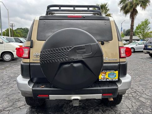 Used 2011 Toyota FJ Cruiser 4WD w/ Upgrade Pkg image 5