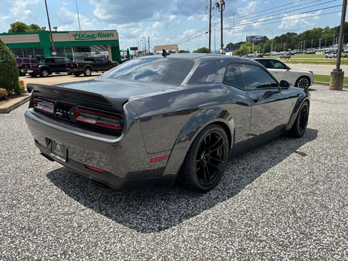 Used 2020 Dodge Challenger SRT Hellcat RWD image 5