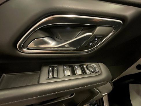 Used 2023 Chevrolet Suburban Z71 w/ Luxury Package image 32