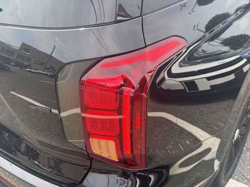 Certified 2025 Hyundai Palisade Calligraphy AWD/4WD image 9