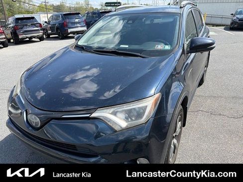 Used 2018 Toyota RAV4 XLE AWD/4WD image 1