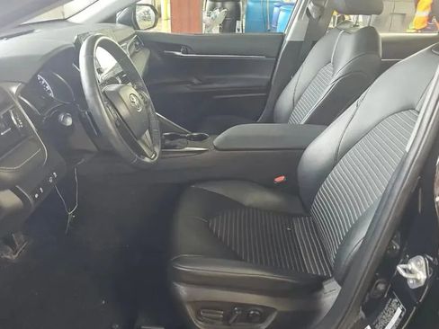 Used 2021 Toyota Camry SE w/ Convenience Package FWD image 5