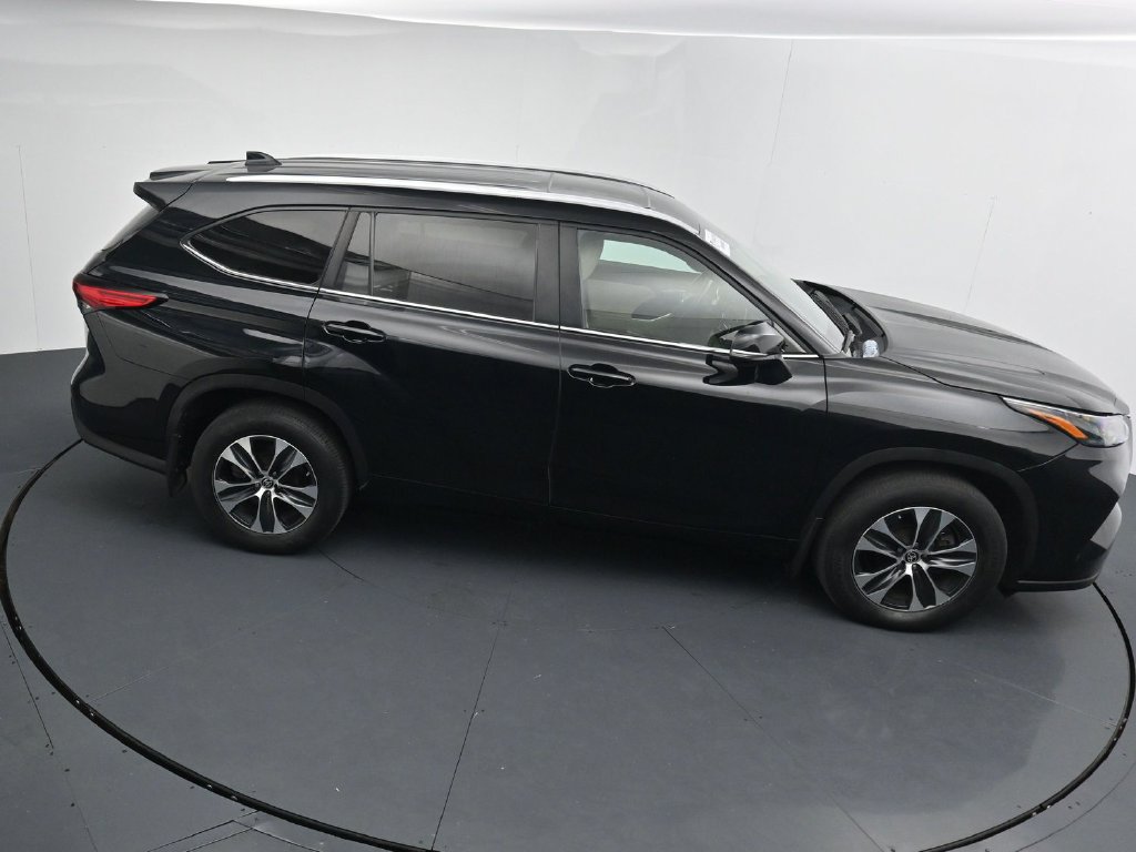 Used 2023 Toyota Highlander XLE AWD/4WD image 17