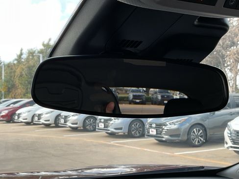 Used 2025 Chevrolet Trax LT image 25