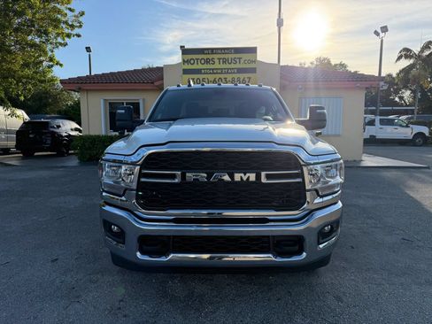 Used 2024 RAM 3500 Tradesman w/ Chrome Appearance Group AWD/4WD image 8