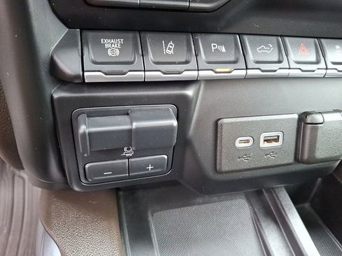 Used 2021 GMC Sierra 3500 Denali w/ Technology Package image 26