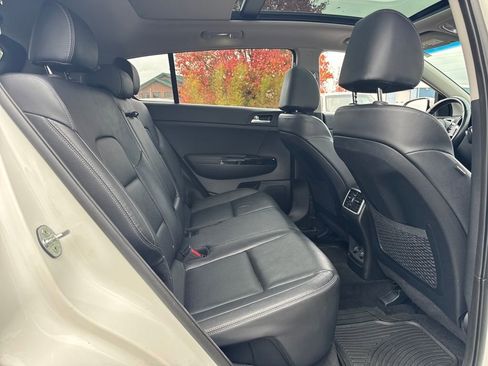Used 2022 Kia Sportage EX w/ EX Technology Package image 15