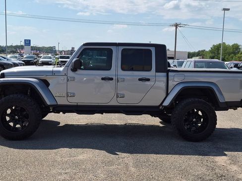 Used 2021 Jeep Gladiator Overland AWD/4WD image 5
