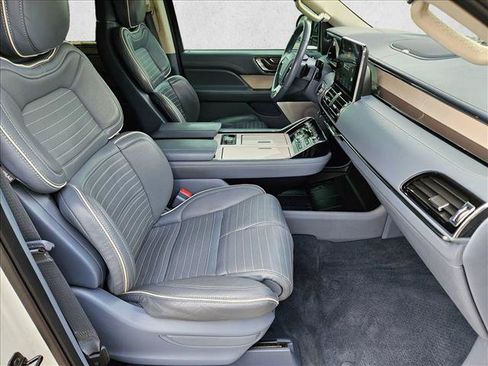 Used 2021 Lincoln Navigator Black Label w/ Cargo Convenience Package AWD/4WD image 23
