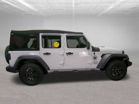 Used 2019 Jeep Wrangler Unlimited Sport AWD/4WD image 3