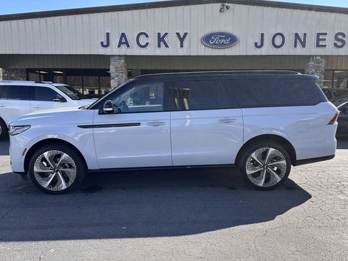 Used 2025 Lincoln Navigator L Black Label w/ Black Label Special Edition image 1