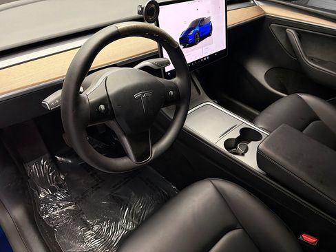 Used 2024 Tesla Model Y 2WD image 7