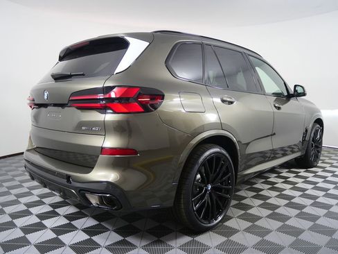 Used 2026 BMW X5 sDrive40i w/ M Sport Package image 3