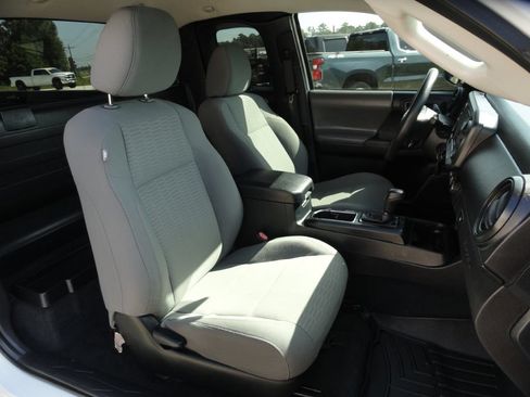 Used 2017 Toyota Tacoma SR5 RWD image 7