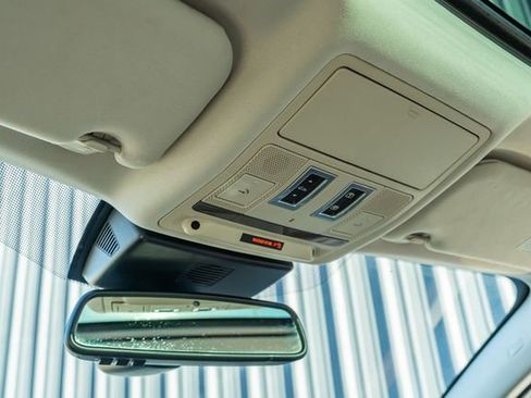 Used 2016 Jaguar XF Premium image 22