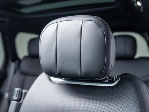 New 2025 Land Rover Range Rover SE image 14