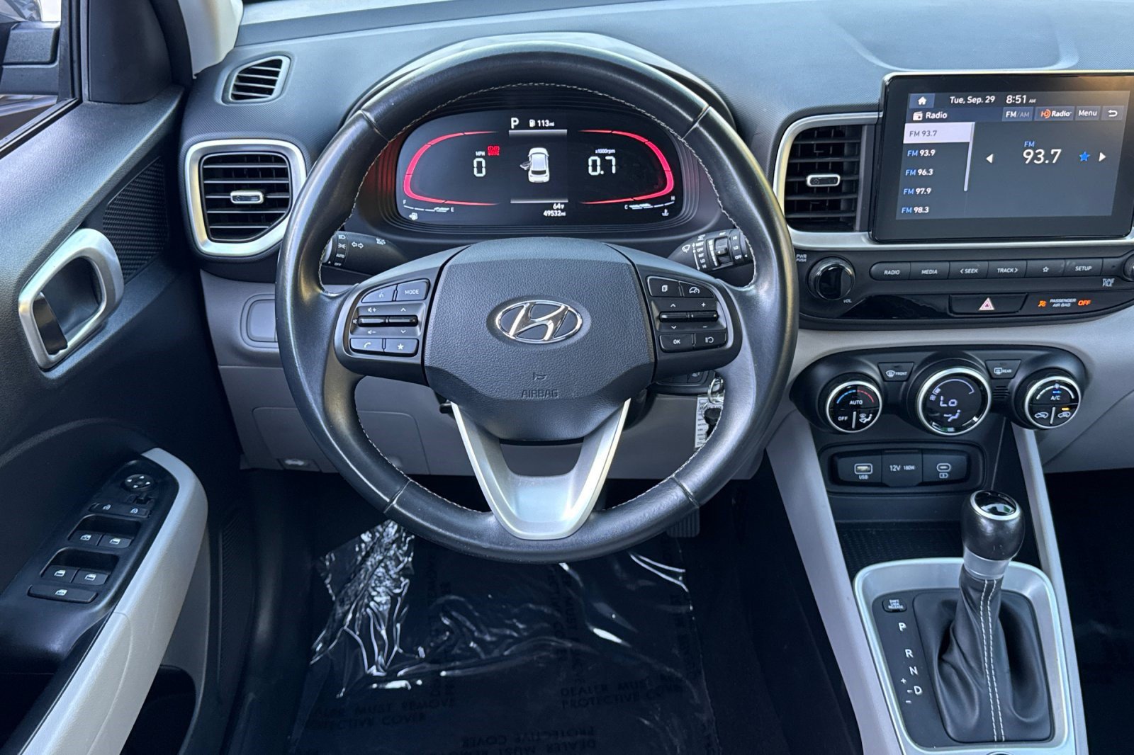 Used 2023 Hyundai Venue SEL FWD image 29