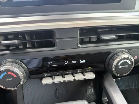 Used 2025 Toyota Tacoma SR5 AWD/4WD image 17