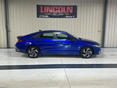 Used 2025 Hyundai Elantra Sport FWD image 5