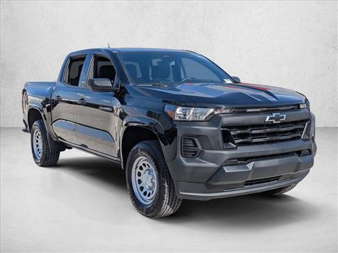 Used 2025 Chevrolet Colorado W/T w/ Advanced Trailering Package RWD image 3