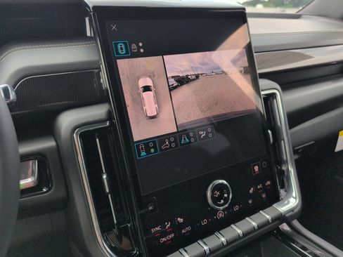 New 2026 GMC Yukon Elevation AWD/4WD image 19