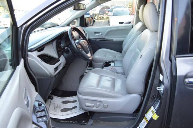 Used 2015 Toyota Sienna XLE Premium AWD/4WD image 51