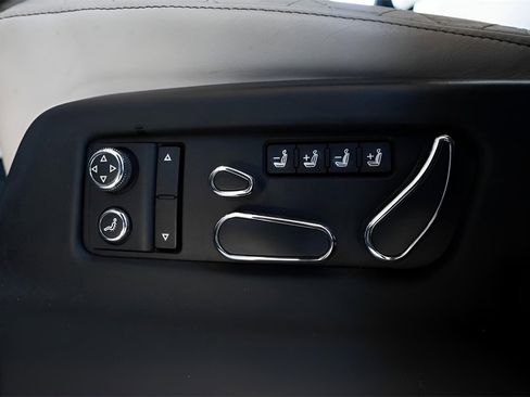 Used 2017 Bentley Bentayga image 37