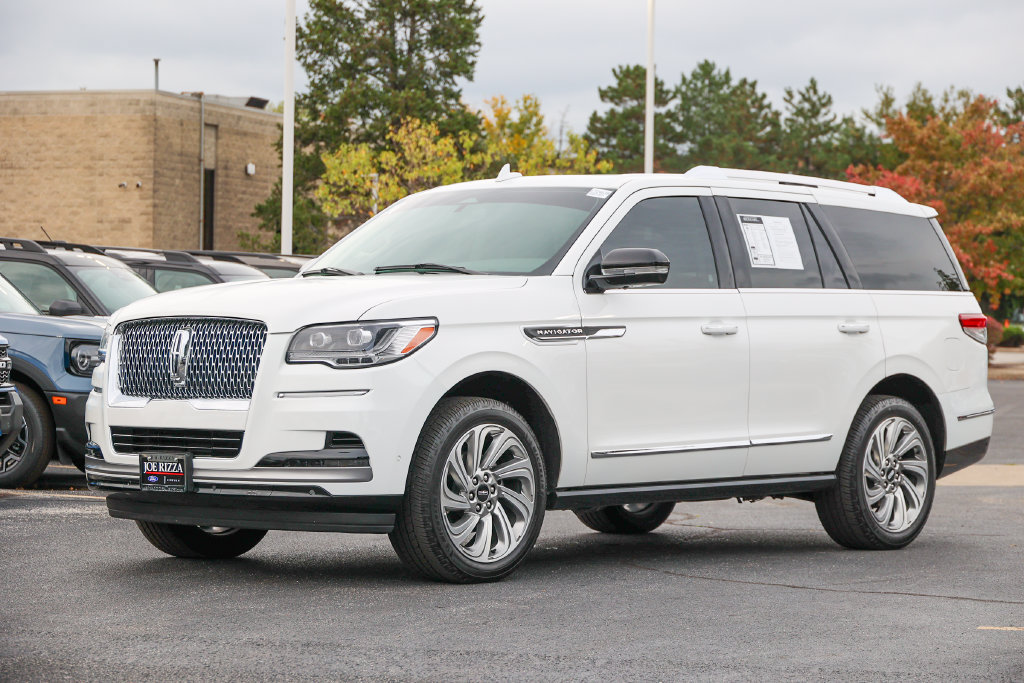 Used 2024 Lincoln Navigator Premiere AWD/4WD image 18