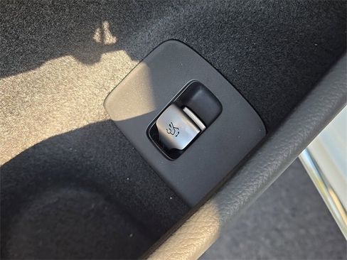 New 2026 Mercedes-Benz E 350 4MATIC Sedan image 22