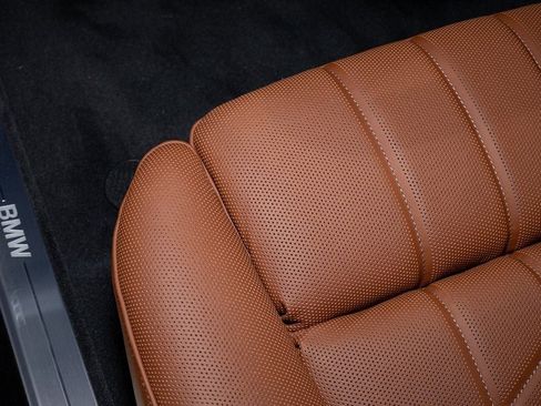 Used 2025 BMW i7 eDrive50 w/ Premium Package image 17