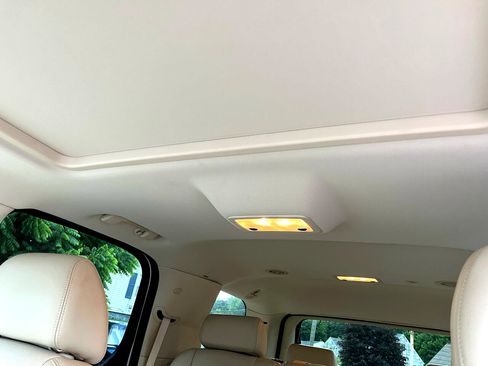 Used 2007 Cadillac Escalade AWD w/ Climate Package image 15