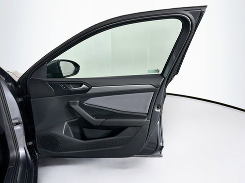 Used 2025 Volkswagen Jetta SE FWD image 31