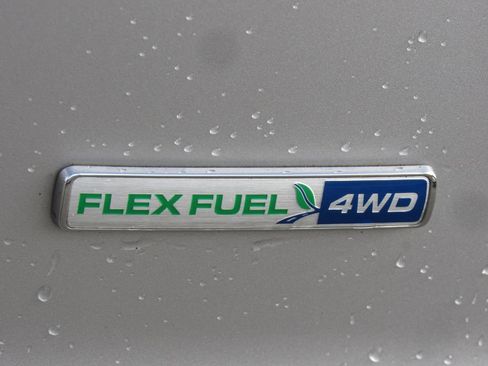 Used 2016 Ford Explorer XLT w/ Equipment Group 202A AWD/4WD image 9