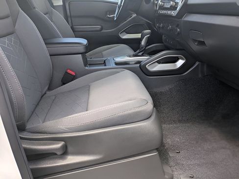 Used 2025 Nissan Frontier SV AWD/4WD image 25