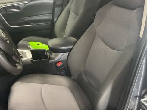 Used 2025 Toyota RAV4 XLE AWD/4WD image 21