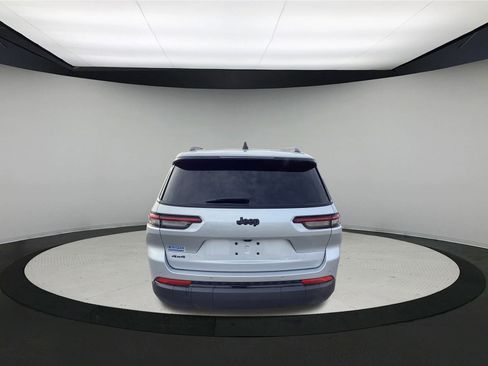 Used 2023 Jeep Grand Cherokee L Laredo image 7