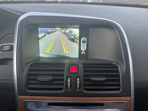 Used 2015 Volvo XC60 T6 w/ Proximity Package AWD/4WD image 16