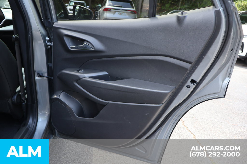 Used 2025 Chevrolet Trax LT FWD image 24