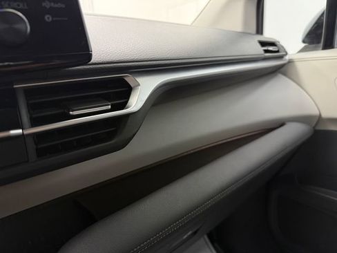 Used 2021 Toyota Sienna LE FWD image 23