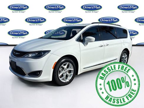 Used 2017 Chrysler Pacifica Touring-L w/ Tire & Wheel Group image 3