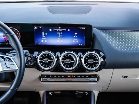 Certified 2025 Mercedes-Benz GLA 250 GLA 250 image 11