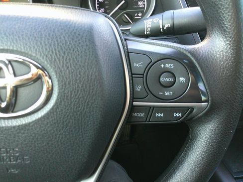 Used 2022 Toyota Camry LE image 21