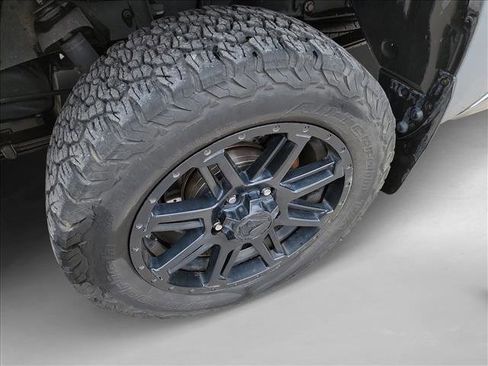 Used 2019 Toyota Tundra SR5 w/ SR5 Upgrade Package AWD/4WD image 9