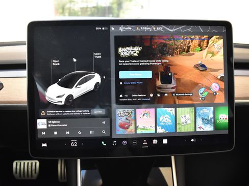 Used 2023 Tesla Model 3 Standard Range image 34
