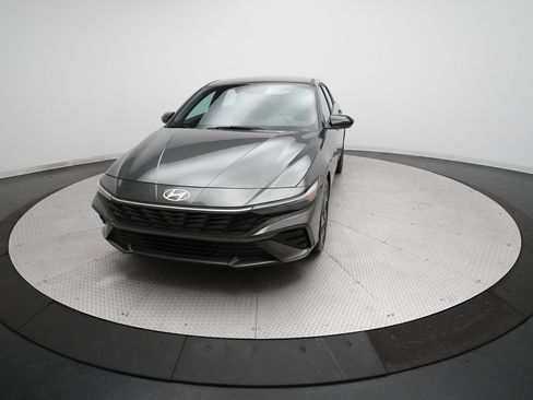 Used 2025 Hyundai Elantra Sport image 32