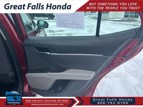 Used 2021 Toyota Camry LE image 24